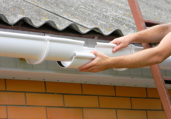 Cost of Gutter Hanging in Greenwood
